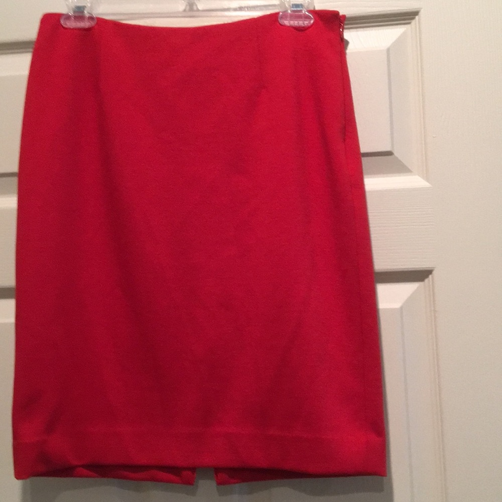 Anne Klein red pencil skirt in red. Size 4P